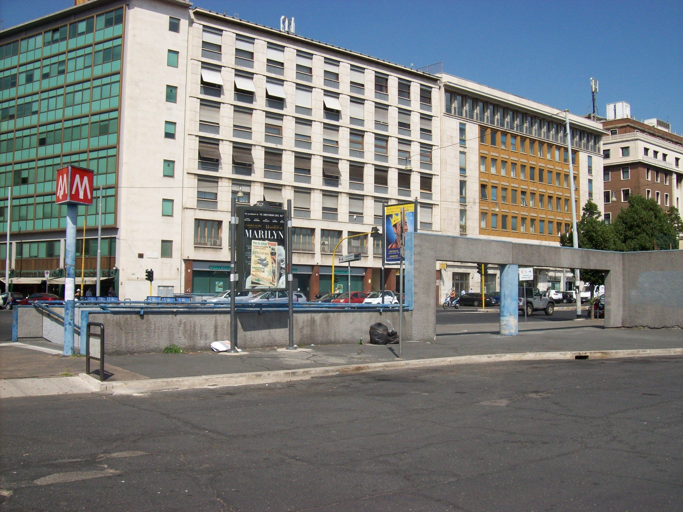 Roma, squilibrato aggredisce gruppo di donne in metro alla stazione
