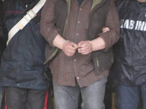 Rubano le offerte da una statua votiva della Madonna sulla Gianicolense: due arresti