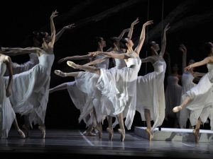 "Le ballerine sono discriminate: devono andare in pensione 5 anni prima degli uomini"