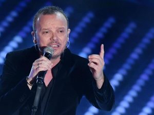 Botte con i paparazzi: chiesta una condanna a tre anni di carcere per Gigi D'Alessio