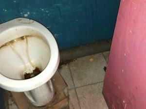 I saponi venivano scaricati nel water senza depuratori: chiusa lavanderia industriale