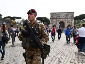 Allarme terrorismo a Roma: Pasqua blindata per la Messa del Papa