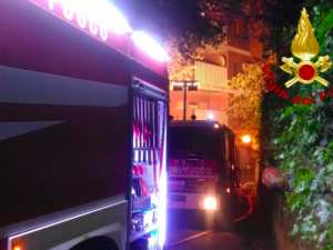 Incendio nel garage di un condominio a Balduina: paura e distrutte auto e moto