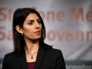 Caso nomine, Raggi chiederà di essere interrogata dai pm. Marra e Scarpellini tornano liberi