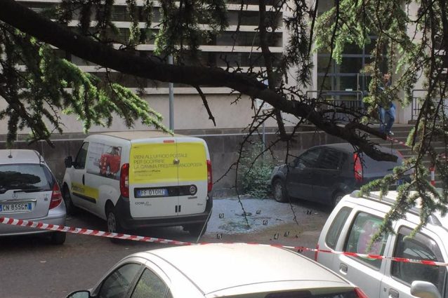 Bomba al Palazzo delle Poste: "Due ordigni radio comandati"