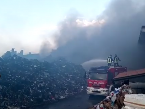 "Il livello delle diossine di 700 volte sopra il limite": i dati dell'Arpa sull'incendio di Pomezia