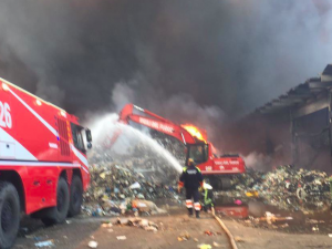 Rogo rifiuti Pomezia: indagato l'amministratore di Eco X per incendio e inquinamento colposo
