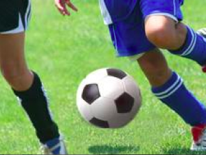 Terracina, alla partita di calcio del figlio tira fuori la pistola: Daspo per 50enne