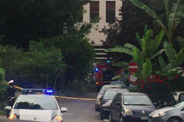 Esplosione a Roma in via Marmorata di fronte al Palazzo delle Poste
