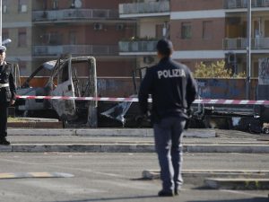 "La sorella maggiore si è fermata per salvare le due piccole": la verità di una zia sul rogo di Centocelle