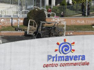 Sorelline bruciate vive nel loro camper, il messaggio di Papa Francesco