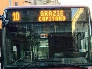"Grazie Capitano": anche l'Atac omaggia l'addio alla Roma di Francesco Totti