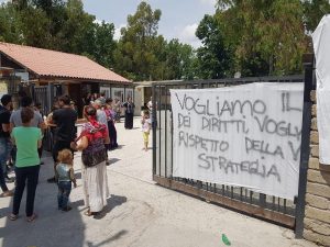 Il 30 giugno chiude il Camping River. I rom: "Non vogliamo tornare nelle baracche"