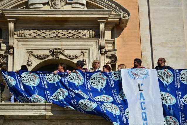 Il M5s a Roma si è scordato di quando l'acqua era un bene comune