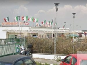 Supermercato in fiamme sulla Portuense: vigili al lavoro per tutta la notte