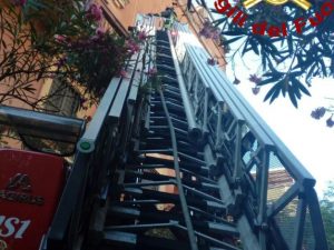 Parioli, fiamme in un appartamento: tre persone tratte in salvo