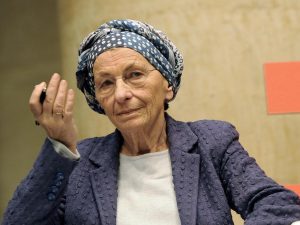 Ai banchetti per il referendum su Atac c'è anche Emma Bonino: "Basta bus del Medioevo"