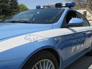 Rinchiude in casa il fratello e la sorella disabile: denunciato un 29enne