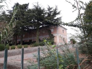 Il fabbricato di via delle Monachelle da cui l’uomo è precipitato