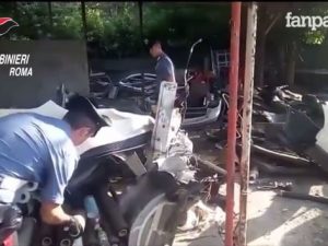 Rubavano auto e poi le smantellavano ai Castelli Romani: arrestate 3 persone