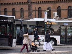 Info traffico Roma giovedì 10 agosto: GRA, mezzi pubblici e vie cittadine