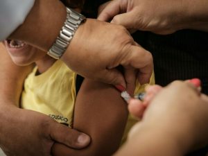 Vaccini, a Roma una preside ha rimandato a casa una decina di studenti senza certificazioni