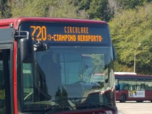 Ecco il primo autobus urbano che ferma anche all'aeroporto di Ciampino