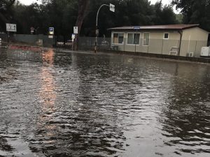 Temporale a Roma, allagamenti e disagi in città: chiuse fermate metro