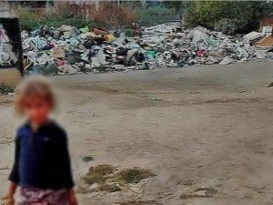 La lettera di rom, italiani e rifugiati dall'inferno del palazzo occupato circondato dall'immondizia