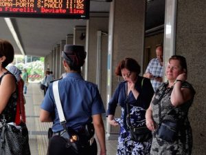 Giro di vite tra piazze e stazioni contro i ‘mano lesta’: arrestati 16 borseggiatori