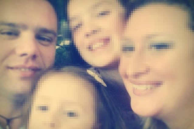 La famiglia riunita: Antonio Capasso, la moglie e le due figlie di 8 e 14 anni