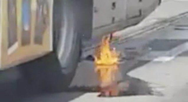 Il principio d’incendio sull’autobus in via Regina Elena