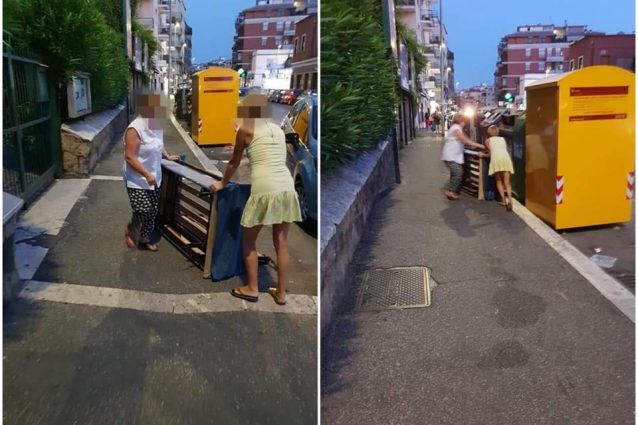 Le donne fotografate mentre abbandonano un divano (Facebook)