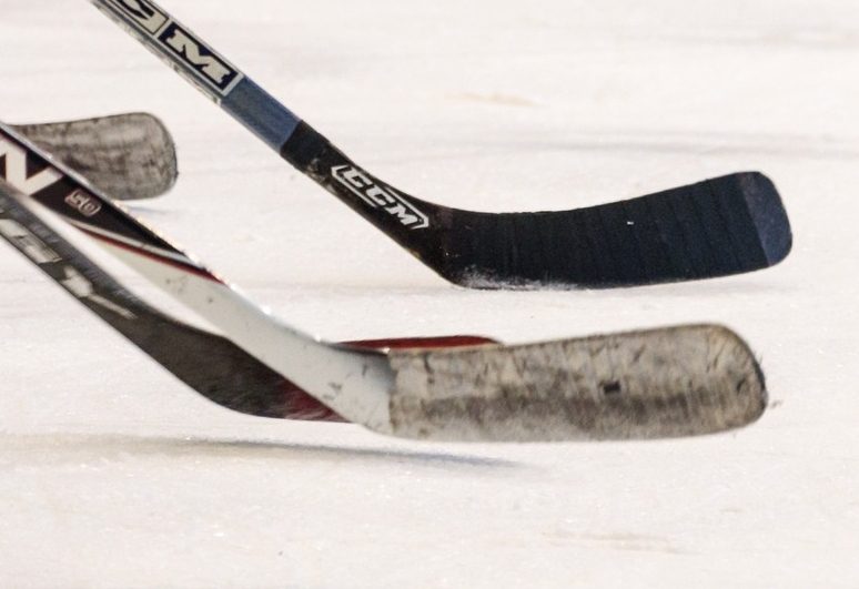Bracciano, colpisce un camionista con una mazza da hockey dopo un litigio per una precedenza - Roma Fanpage.it