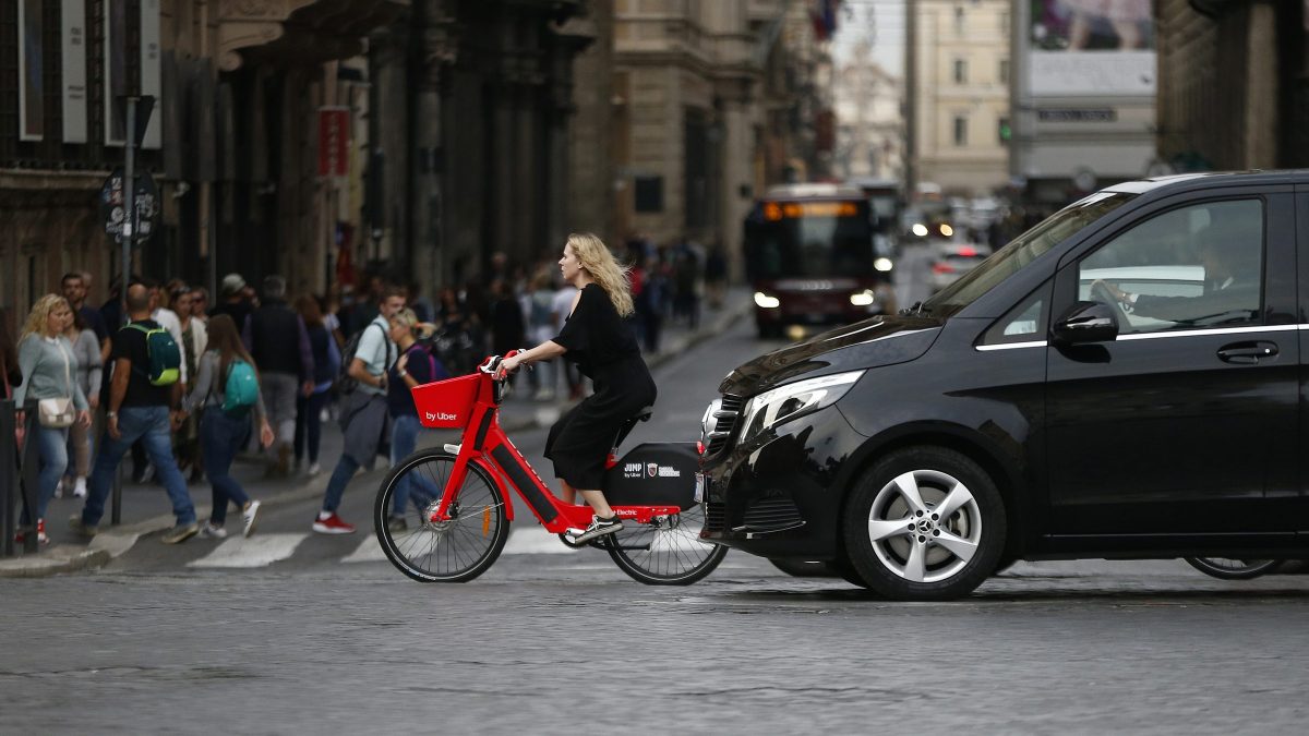A Roma e in alcune città del Lazio valido il bonus di 500 euro per  l'acquisto di bici e monopattini