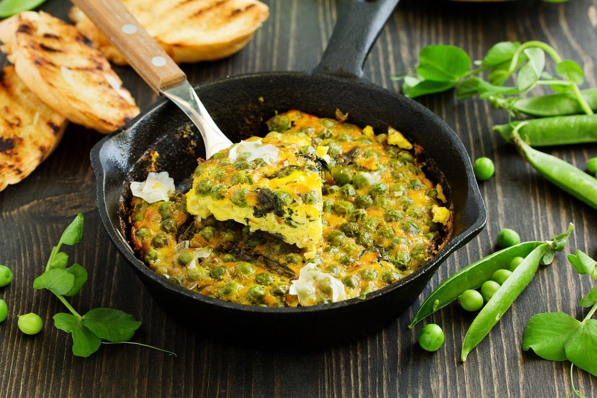 Frittata di piselli la ricetta per prepararla morbida e squisita in