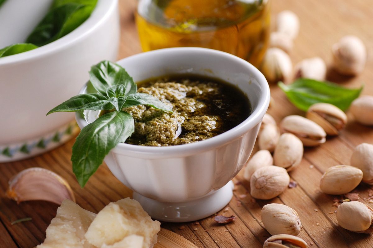 Pesto di pistacchi la ricetta della salsa deliziosa e saporita tipica
