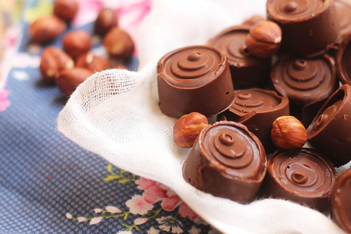 Cioccolatini alla nocciola fatti in casa: una ricetta ...