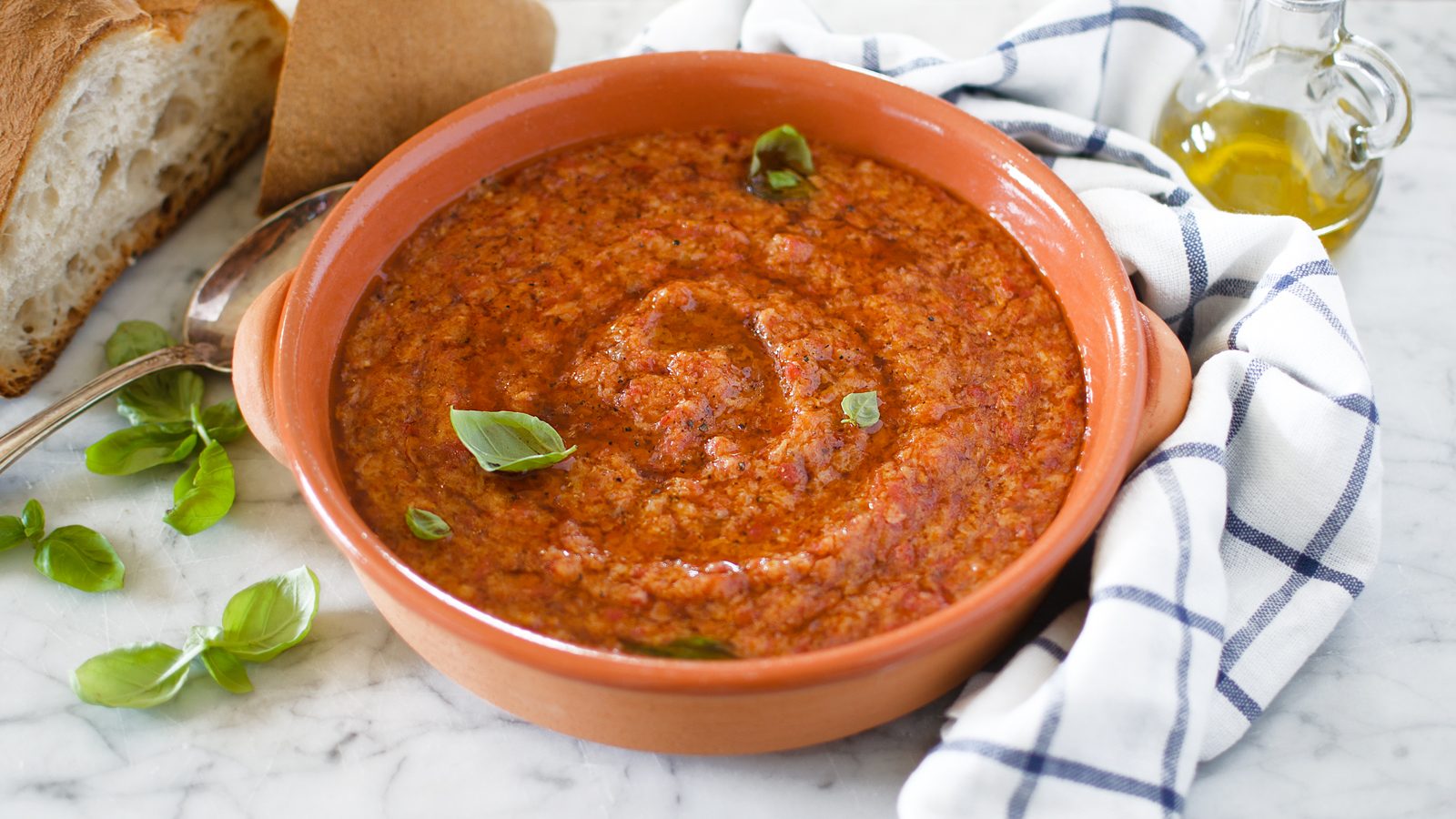Pappa al pomodoro: la ricetta del piatto di riciclo tipico della Toscana