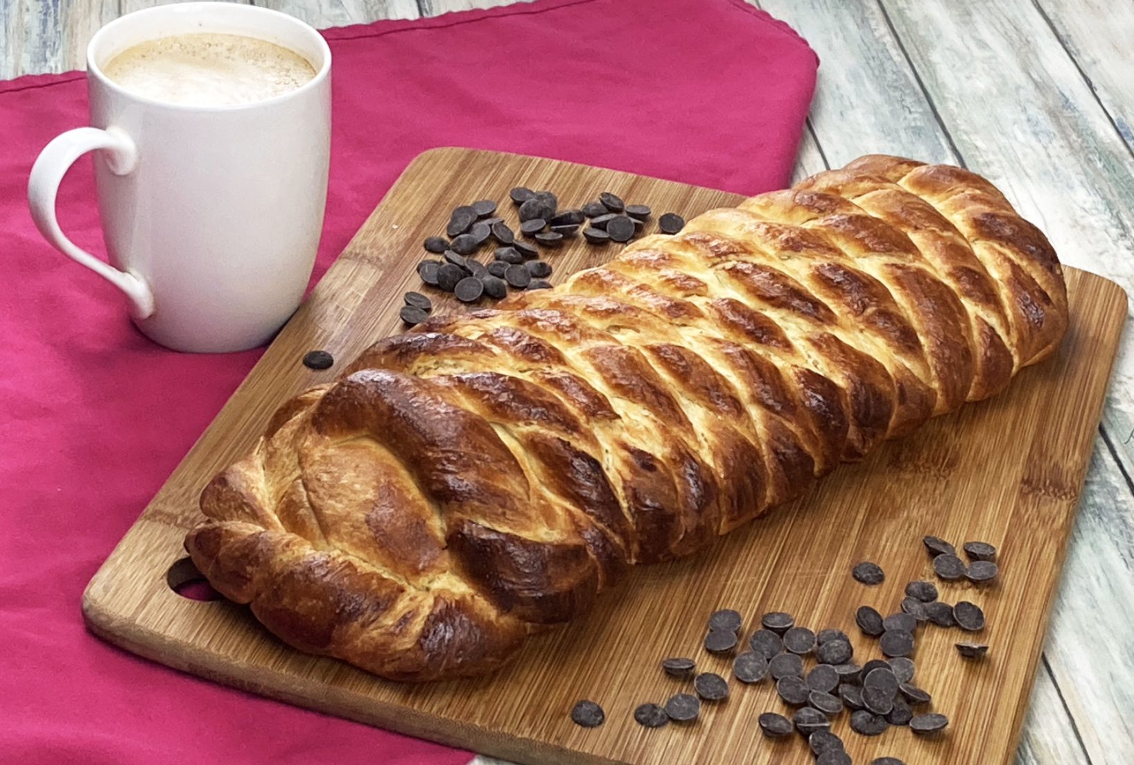 Treccia di pan brioche con gocce di cioccolato la ricetta del