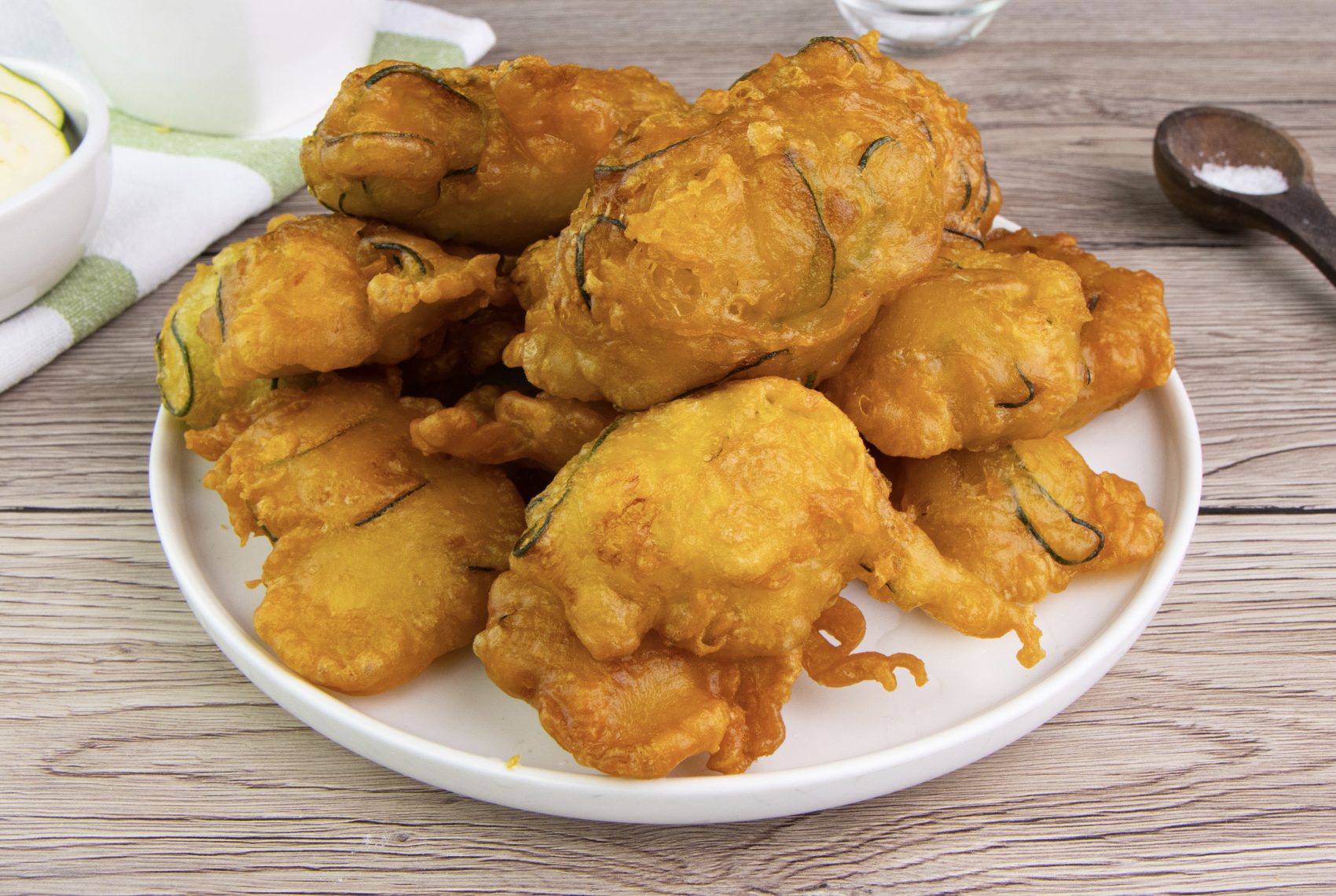 Frittelle di zucchine: la ricetta dell'antipasto facile e veloce