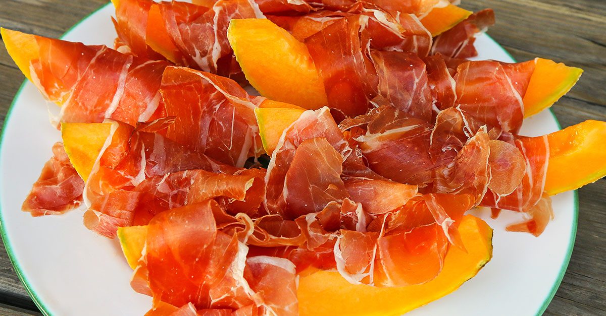 Prosciutto e melone fa davvero male? Tutta la verità sul piatto più