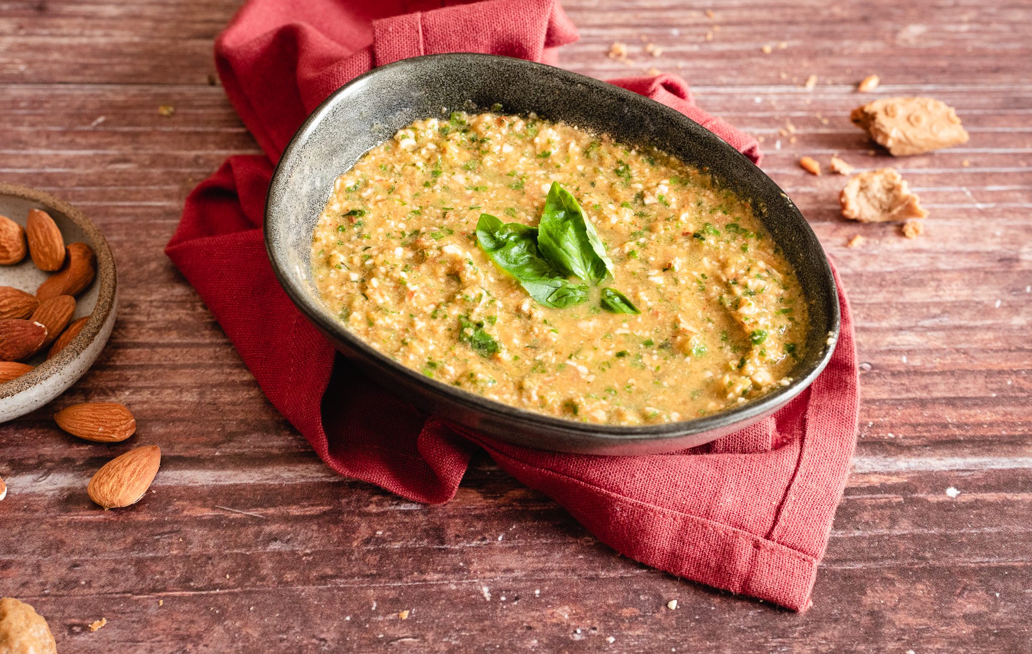 Pesto alla trapanese: la ricetta della salsa tipica siciliana