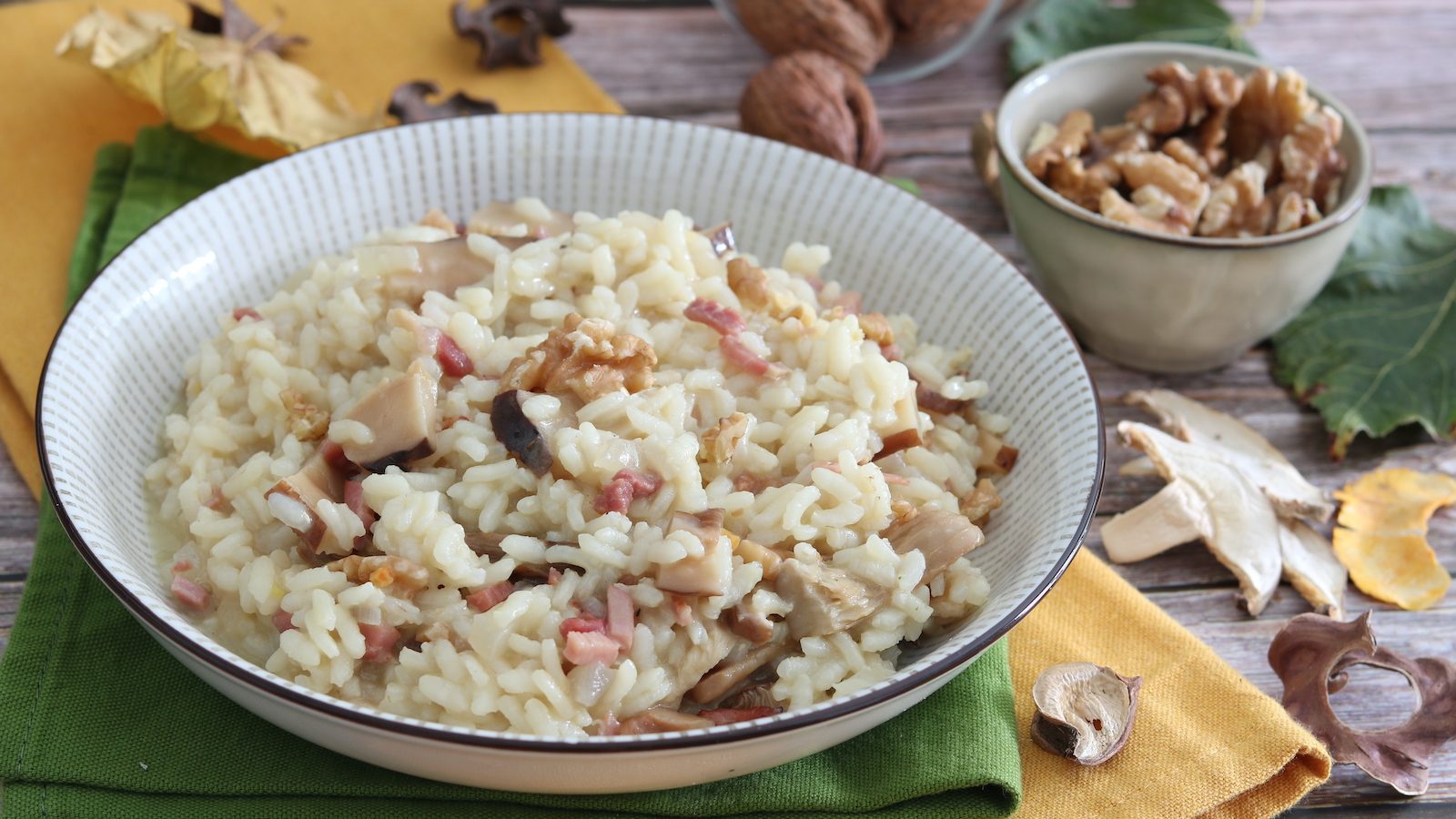 Risotto ai funghi secchi la ricetta del primo profumato e cremoso
