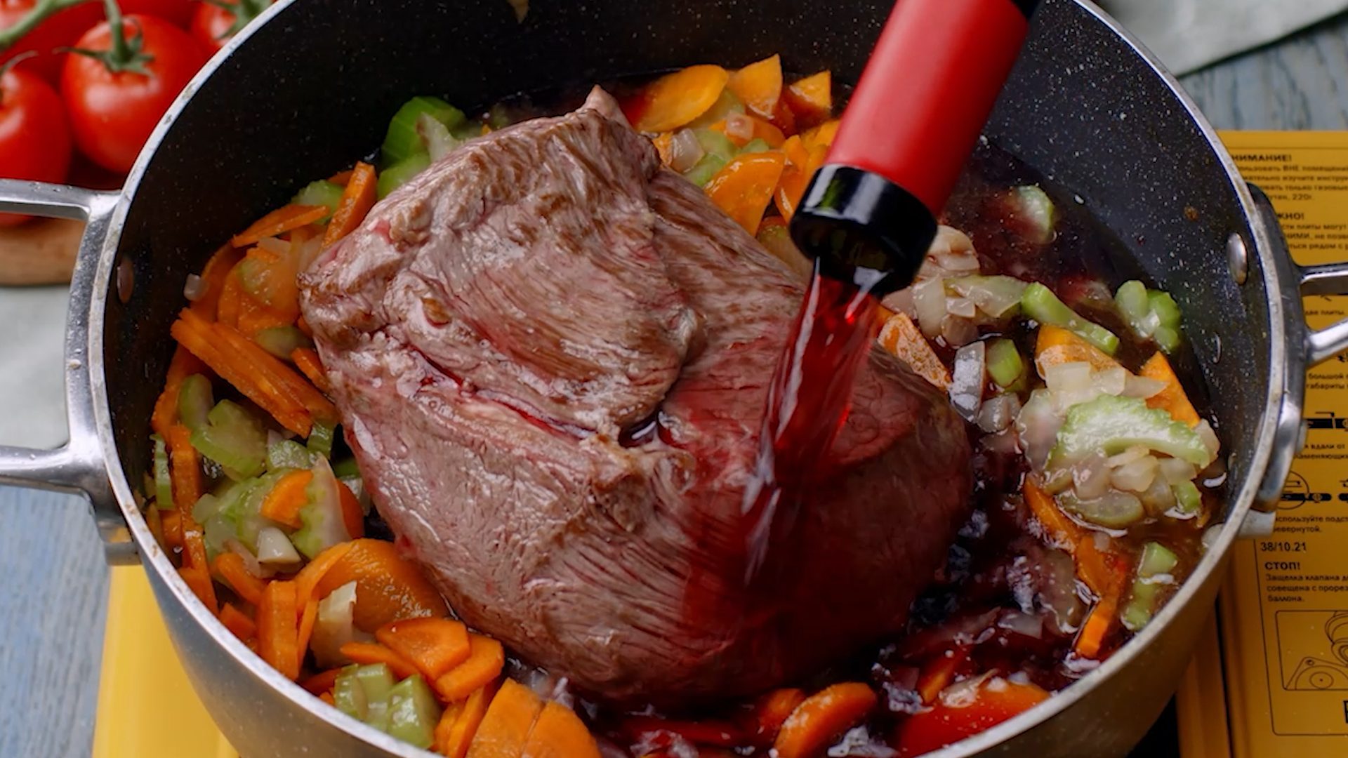 Brasato di manzo: la ricetta del secondo piatto di carne tenerissima