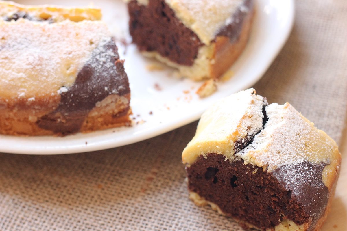 Marbled ring cake the recipe of the fluffy dessert for breakfast