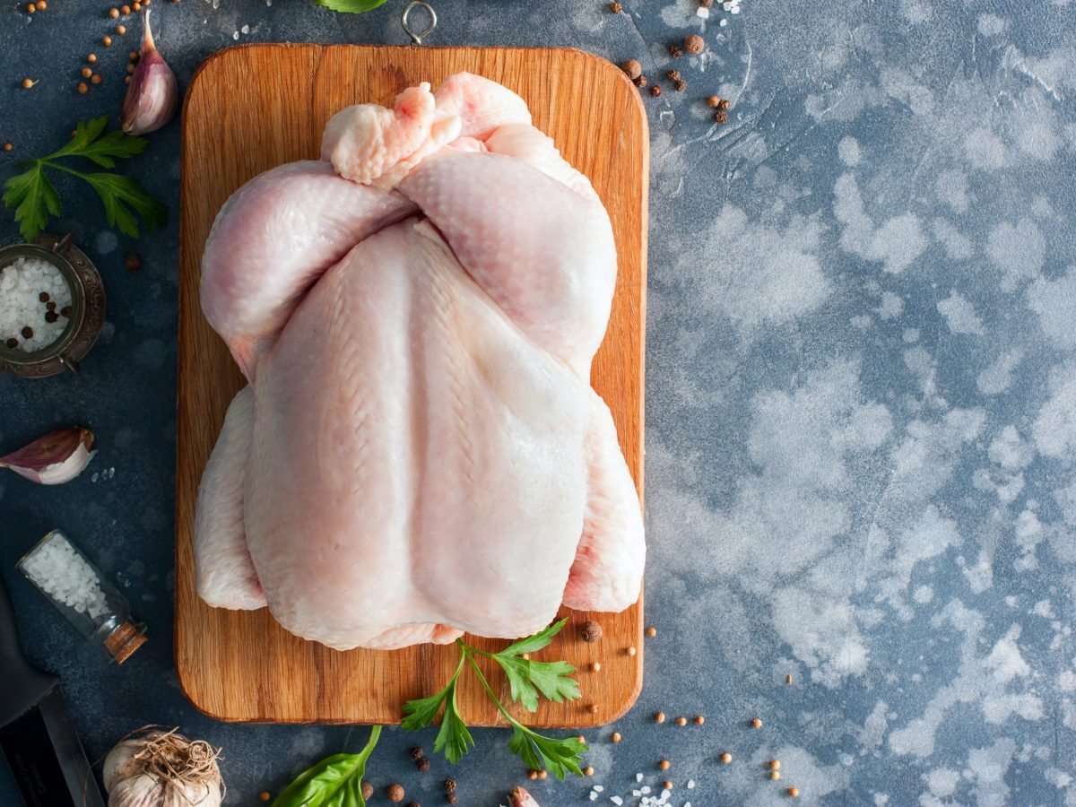 5 steps to safely handle raw chicken | Cookist.com