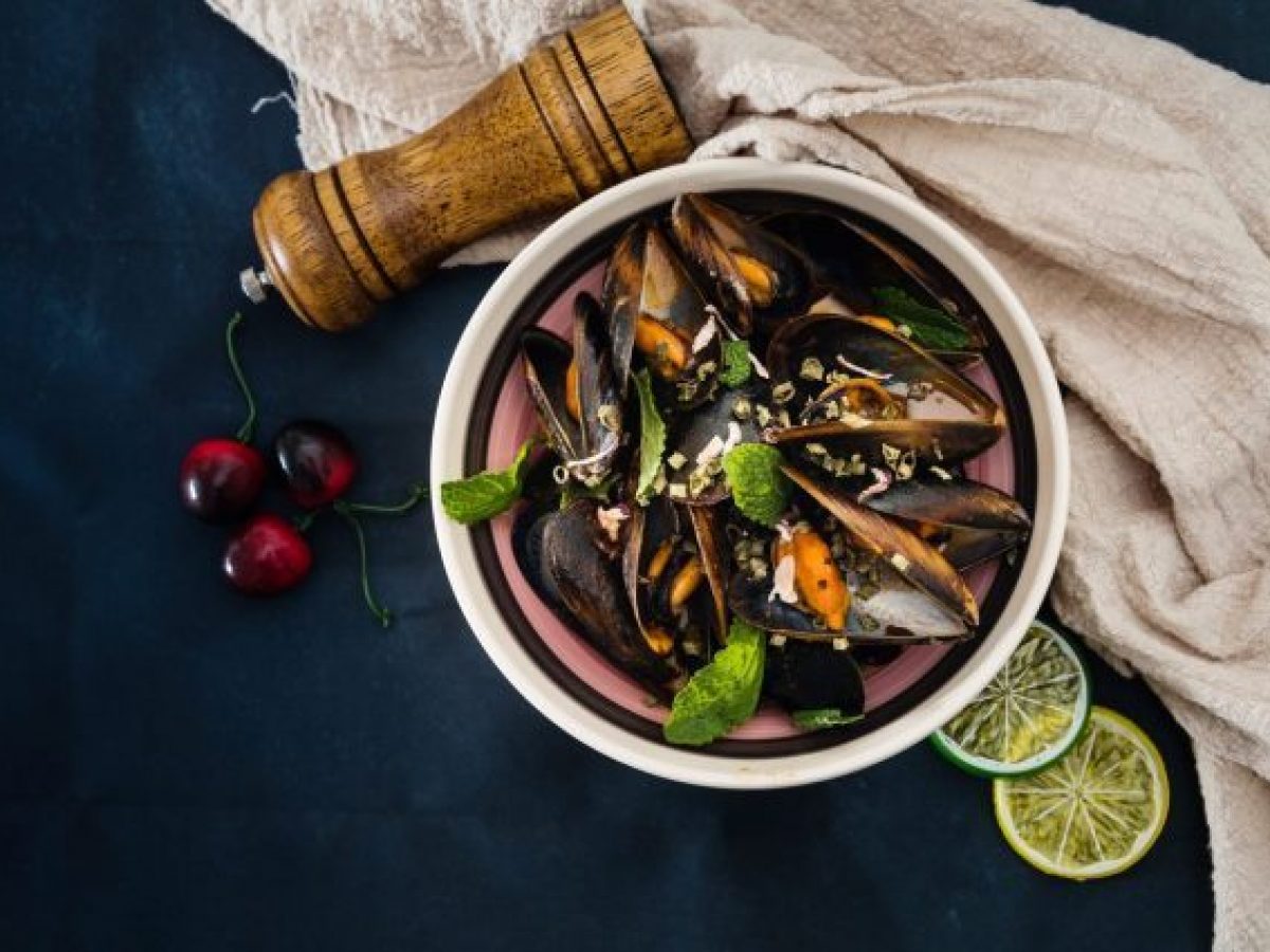 How to quickly clean mussels