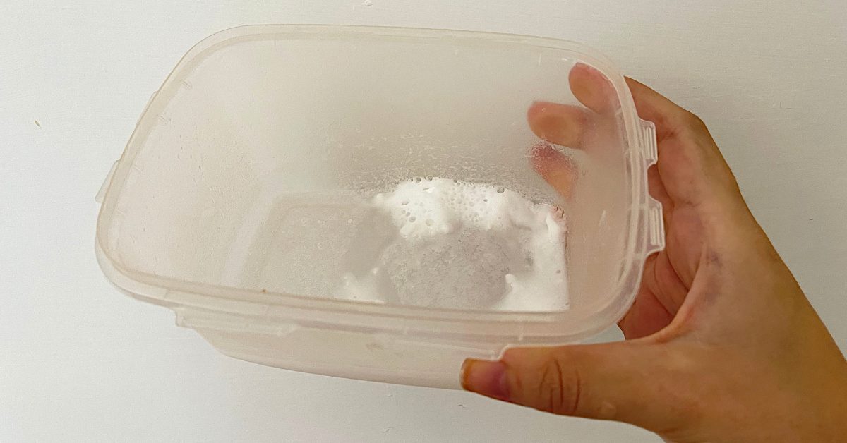 Here's The Best Way To Get Rid Of Tough Stains On Plastic Containers