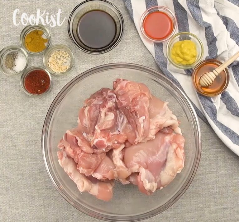 Crispy and Juicy Oven Baked Chicken Thighs